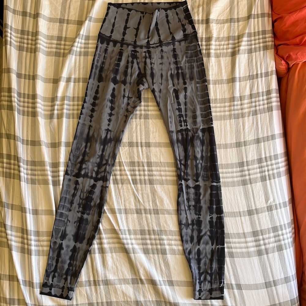 LuluLemon blue tie- dye leggings